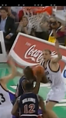 ¡Imparable Shaquille O'Neal! Canasta con falta ante Rusia en la final del Mundial FIBA 1994