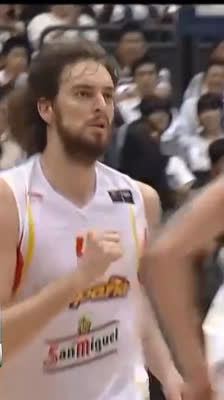 Pau Gasol slams it home! Spectacular give-and-go with Rudy Fernández against Argentina | 2006 FIBA World Championship