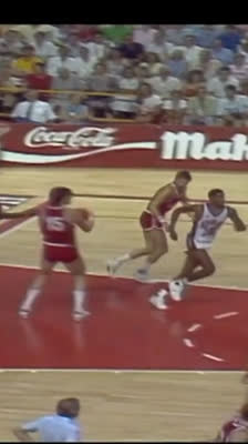 ¡Valdemaras Chomičius enciende la final! Triple para acercar a la URSS ante Estados Unidos | Mundial FIBA 1986