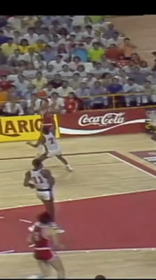 ¡Otro triple de Valdemaras Chomičius! La URSS pone contra las cuerdas a Estados Unidos | Mundial FIBA 1986