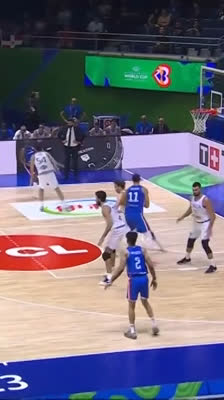 ¡Andrés Feliz está imparable! Su séptimo triple desata la locura ante Italia | Mundial FIBA 2023