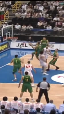 ¡Tremendo tapón de Pau Gasol! Frena en seco un mate de Lituania | Mundial FIBA 2006
