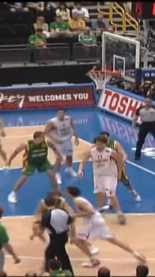 ¡Rudy Fernández vuela por encima del aro! Increíble alley-oop ante Lituania | Mundial FIBA 2006