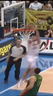 ¡Marc Gasol pone el tapón y Rudy Fernández vuela hacia el aro! Jugadón de España | Mundial FIBA 2006
