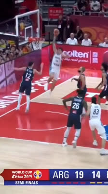¡Gabriel Deck destroza el aro! Espectacular mate ante Francia | Mundial FIBA 2019