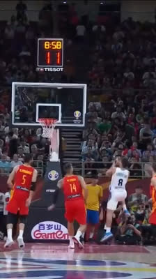 ¡Willy Hernangómez coloca un tapón brutal a Laprovíttola! La muralla de España | Mundial FIBA 2019