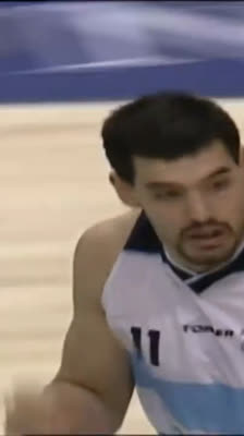 ¡Luis Scola ante los gigantes de la NBA! La batalla de Argentina contra Estados Unidos | Mundial FIBA 2002