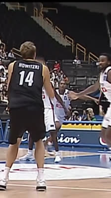 ¡Dirk Nowitzki comienza su exhibición! Triple para remontar ante Francia | Mundial FIBA 2006