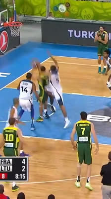 ¡Nicolas Batum coloca un tapón espectacular a Mantas Kalnietis! Final del EuroBasket 2013