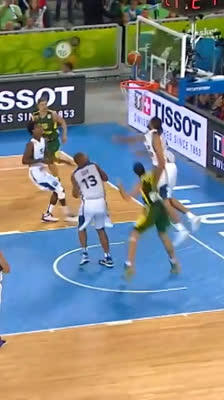 ¡Mantas Kalnietis sorprende con una jugada increíble! Por la espalda y canasta ante Francia | EuroBasket 2013