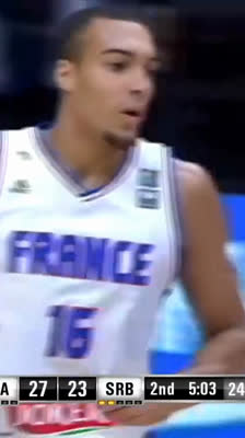 ¡Rudy Gobert destroza el aro entre dos defensores! Mate espectacular ante Serbia | EuroBasket 2015