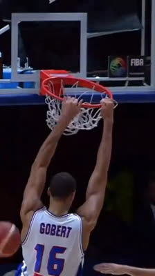 ¡Rudy Gobert es imparable! Mate brutal tras una genialidad de Nando De Colo | EuroBasket 2015