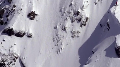 Far Away + attività di sci alpinismo di Matthias Mayr in ambienti montani remoti – Documental