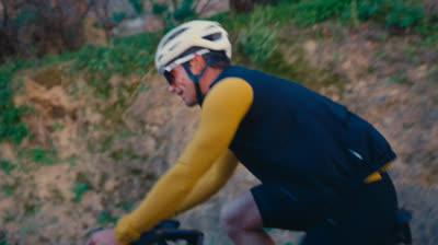 24 HEURES INFILTRÉ AU SEIN D’UNE ÉQUIPE CYCLISTE PROFESSIONNELLE