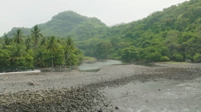 Discovering the best surf spots in El Salvador - Surfinges - Episode 31 Preview - Season 7