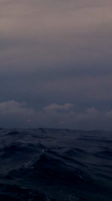 En gigantisk våg hotar livet för James och Ben - And Then We Swam