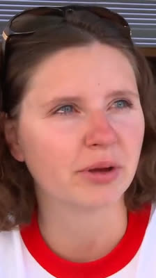 Val Skelly y las jugadoras celebran la finalización del partido de Hockey sobre Hielo: Lace Bite