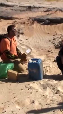 Teamet Mondo Sahara Seven färdas genom imponerande landskap i Mauretanien under Motocross-expeditionen: Mondo Sahara