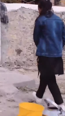 Nasreen och barnen på flyktinglägret spelar fotboll i Pakistan: A Goal to Dream