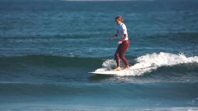 Celebración del Día Mundial de la Mujer y el surf femenino - Surfinges - Capítulo 5 - Temporada 8