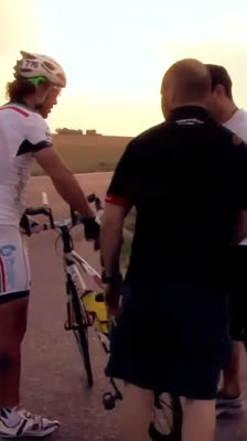 Nico Valsesia upplever en kris efter flera dagars tävling · Riding on the Storm