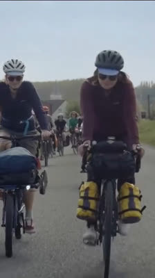 En kvinnlig cyklist beskriver känslan av att cykla · The Breakaways