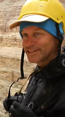 Canyoneer-teamet känner lättnad efter att ha genomfört ett svårt repabseil: The Last of the Great Unknown