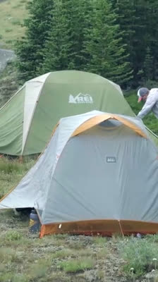 Backpackers möter en storm och visar teamwork: Learning to Weather the Storm