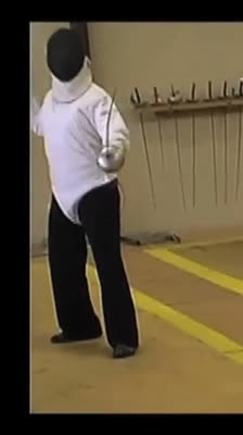 Catherine Bolton deltager i en fektingturnering: Touché: A Blind Fencer's Story