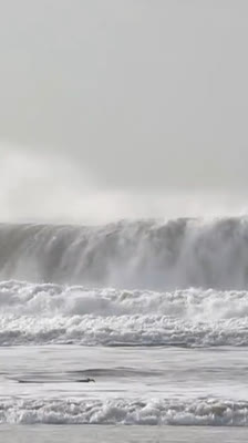 Press på surfare att göra en stor barrel i Carcavelos: Perfect Chapter, The Story