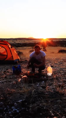 Ian Burton anländer till Namibia utan guide och med lite förberedelse: Driven to Despair