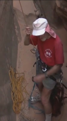 Extrem canyoning: möta farliga sektioner av ravinen · Gorging