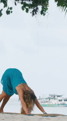 Bevægelsessekvens inklusiv Nedadvendt Hund og Planke · Fresh Yoga with Katy Misson (Sæson 3 Episode 1)