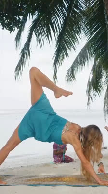 Føle sig fri og tage tid til at strække ud og slappe af · Fresh Yoga with Katy Misson (Sæson 3 Episode 1)