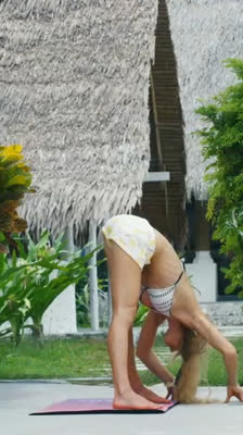 Hofteåbning og lænderygsjustering med Katy Misson · Fresh Yoga with Katy Misson (Sæson 3 Afsnit 2)