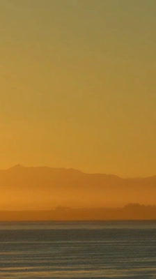 Har surfingen förlorat sin själ? Kvinnor reflekterar över dess essens · The Women and the Waves 2
