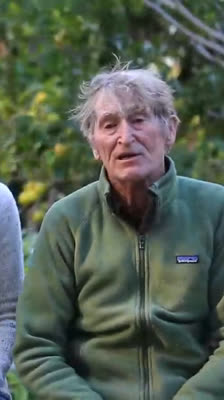 Rusty introduces himself as a surfer and explains the symbolic connection between surfing and his life philosophy: ecoFin