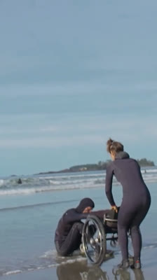 Sam Danniels provar det nya wave ski på vattnet för första gången · Beyond the Break