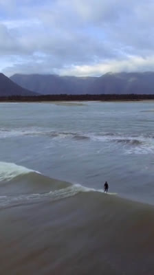 Apolla Echino ger sig ut på en surfresa som kommer att förändra hennes liv för alltid · Surfing the South Island