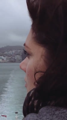 Apolla Echino dokumenterar sin surfresa för att stärka andra kvinnor · Surfing the South Island