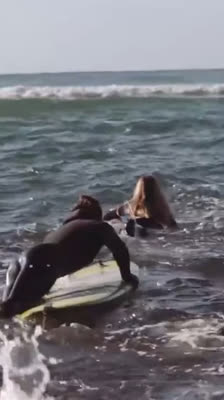 Apolla Echino uppskattar den stödjande gemenskapen bland kvinnor i surfing · Surfing the South Island