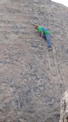 Nalle Hukkataival försöker öppna nya klätterlinjer i El Infierno, Mexiko · Yellow