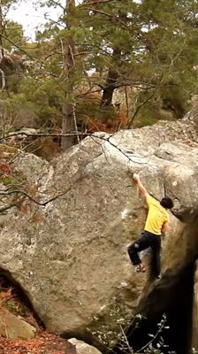 Paul Robinson njuter av att klättra på klassiska block i Font · The Schengen Files