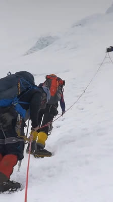 Facundo Arana Reaches Camp 1 on Everest and Plans the Next Steps of the Expedition · Telenovela on Everest