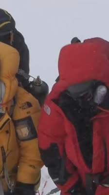 Facundo Arana Experiences the Tough Descent and Arrival at Base Camp · Telenovela on Everest