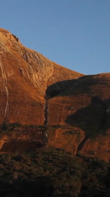 Majka Burhardt inser betydelsen av Mount Namuli för vetenskap, ekosystem och människor i Moçambique · Namuli