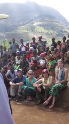 Majka Burhardt team studerar hur mänskliga aktiviteter påverkar ekosystemet på Mount Namuli · Namuli