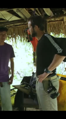 Bygga flottar för att färdas nedför Moho-floden i Belize med Igor D'India · The Raftmakers: Avsnitt 1