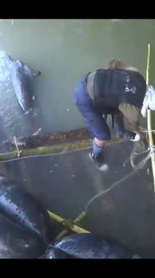 Färdas genom forsar och vattenfall på Moho-floden i Belize med Igor D'India · The Raftmakers: Avsnitt 1