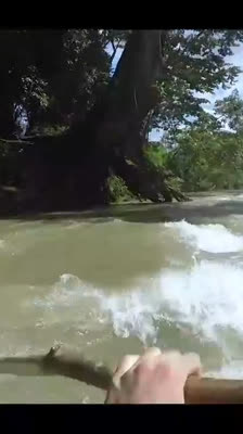 Igor D'India korsar Moho-floden i Belize och återvänder till basen · The Raftmakers: Avsnitt 1